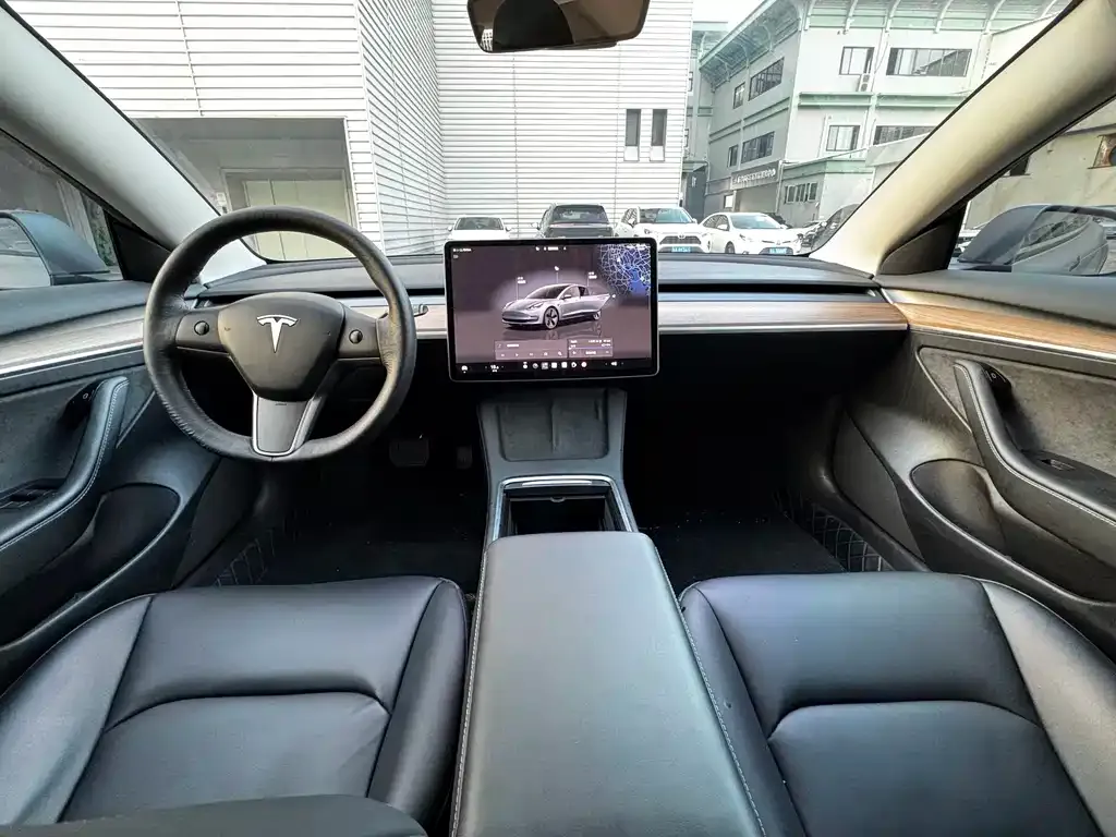 Tesla Model 3 — фото 8