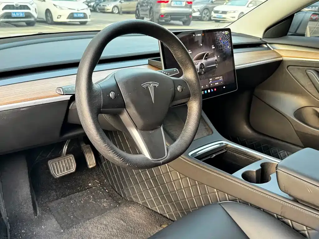 Tesla Model 3 — фото 6