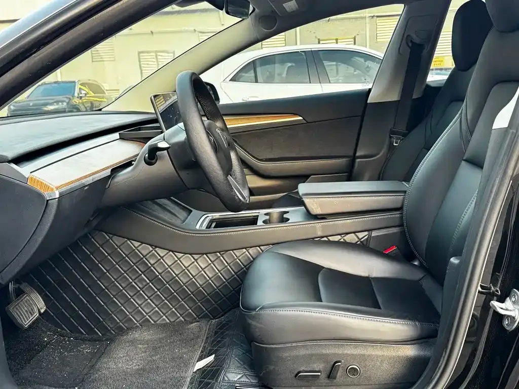 Tesla Model 3 — фото 4
