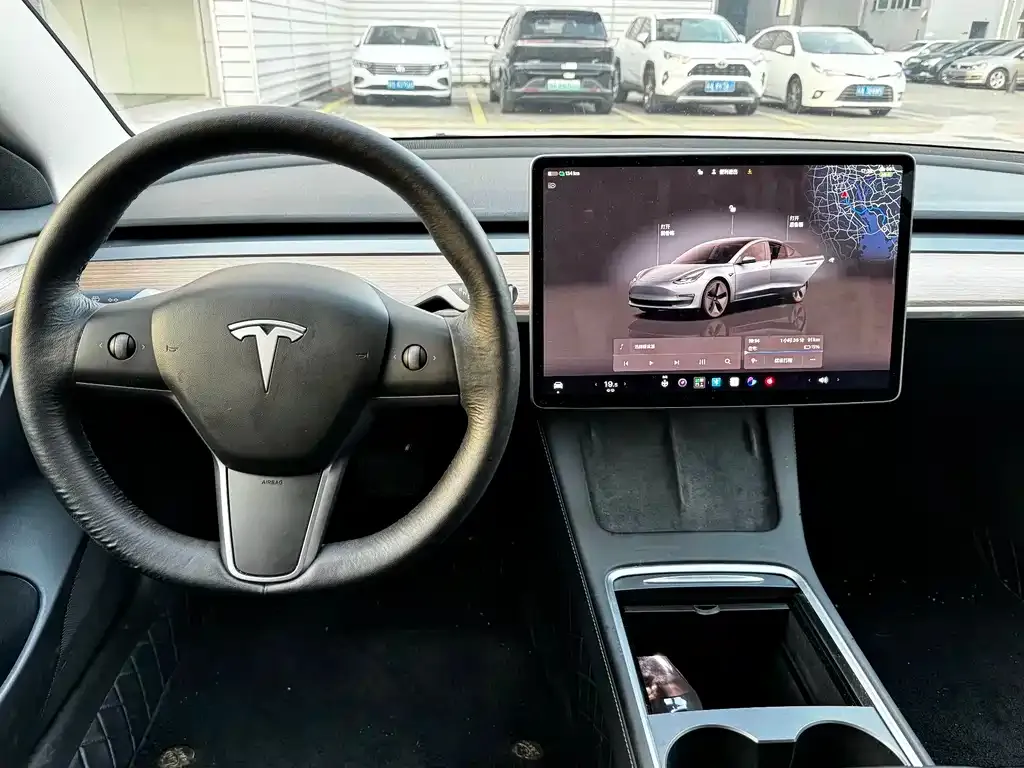 Tesla Model 3 — фото 7