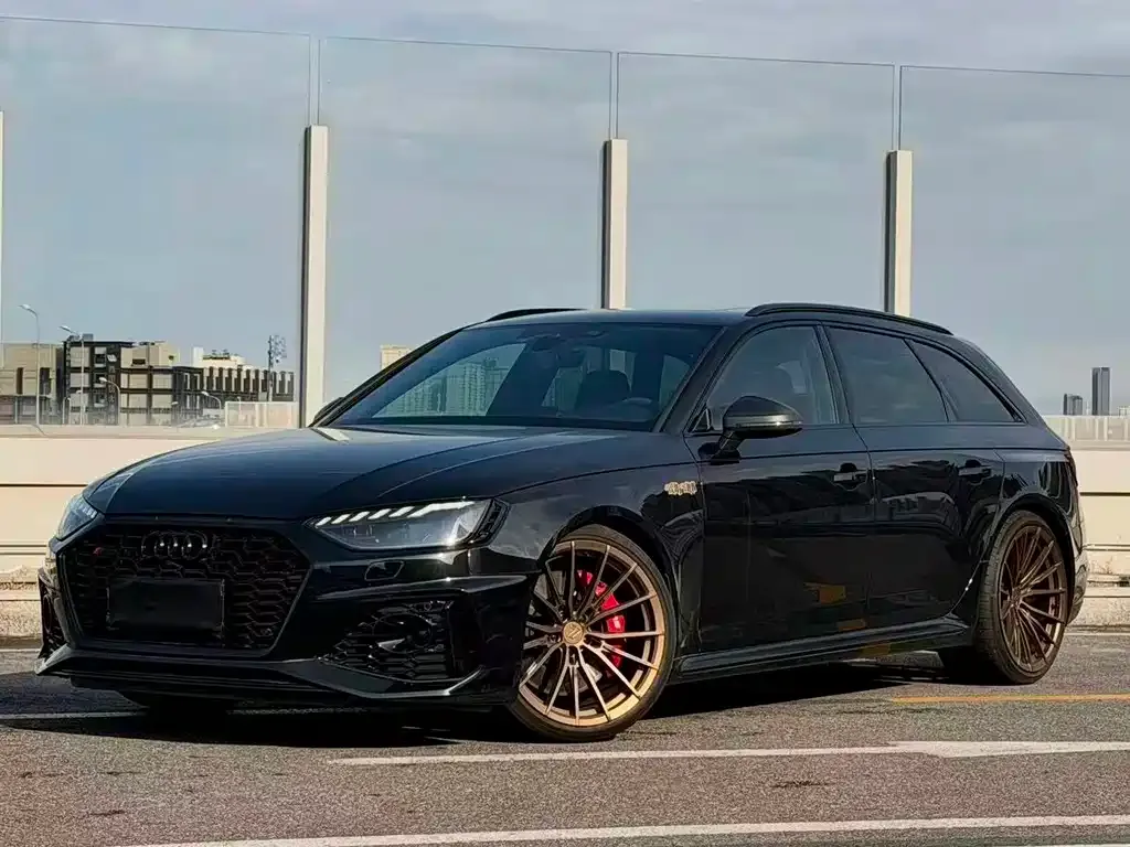 Audi RS 4 — фото 1