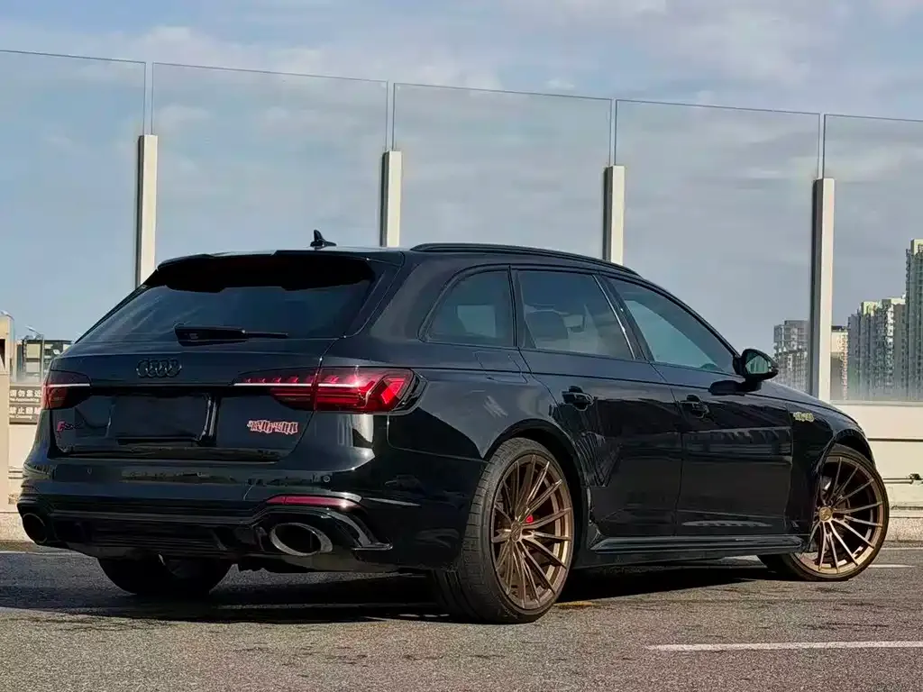 Audi RS 4 — фото 6