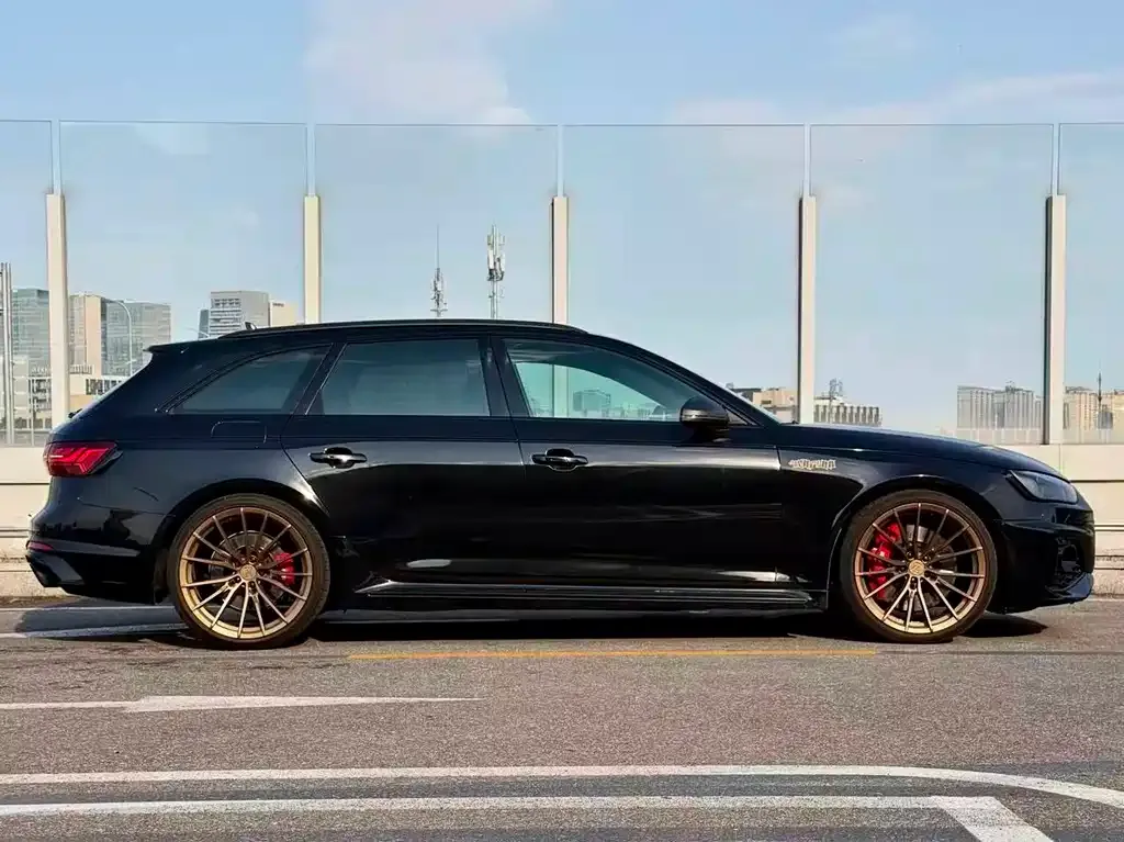 Audi RS 4 — фото 5