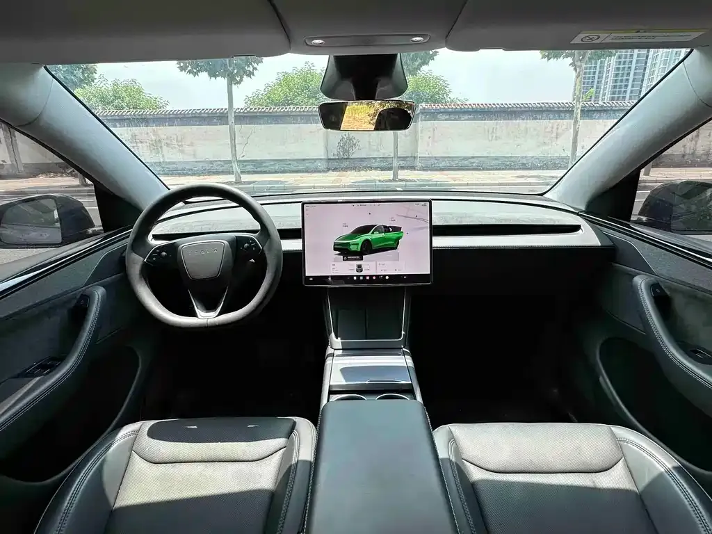 Tesla Model Y — фото 9