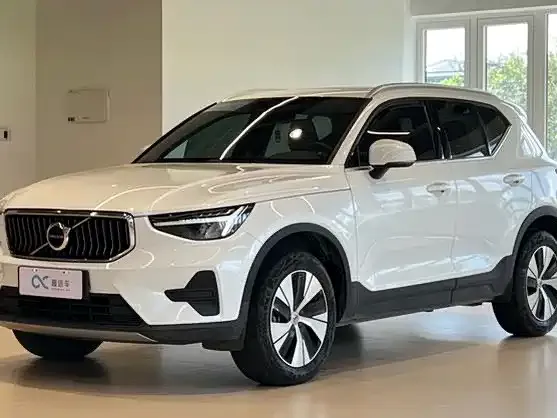 Volvo XC40 — фото 1