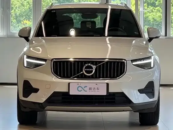 Volvo XC40 — фото 9