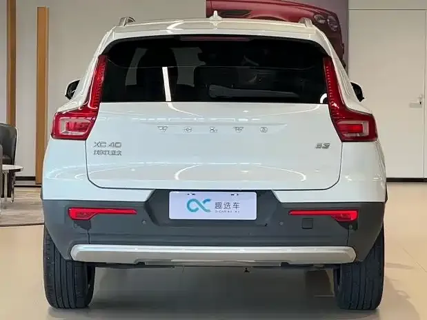 Volvo XC40 — фото 2