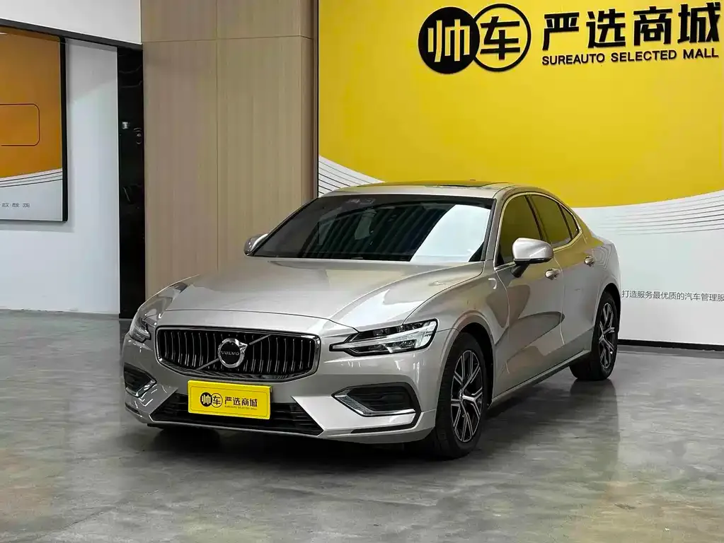 Volvo S60 — фото 1