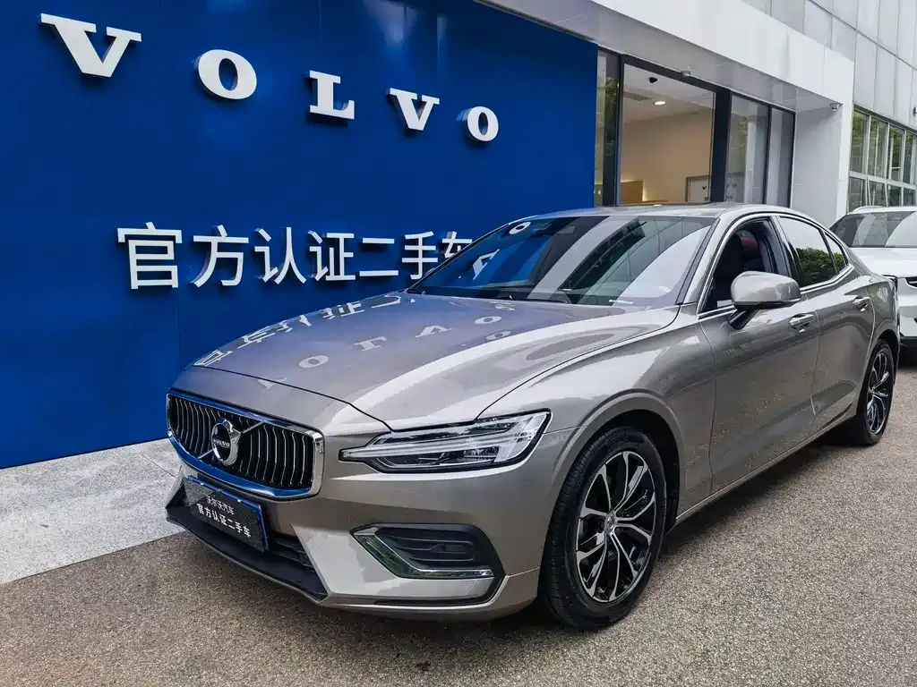 Volvo S60 — фото 1