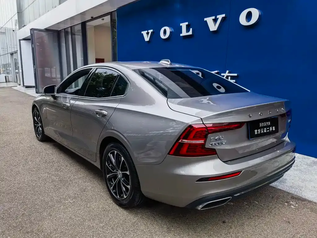 Volvo S60 — фото 4