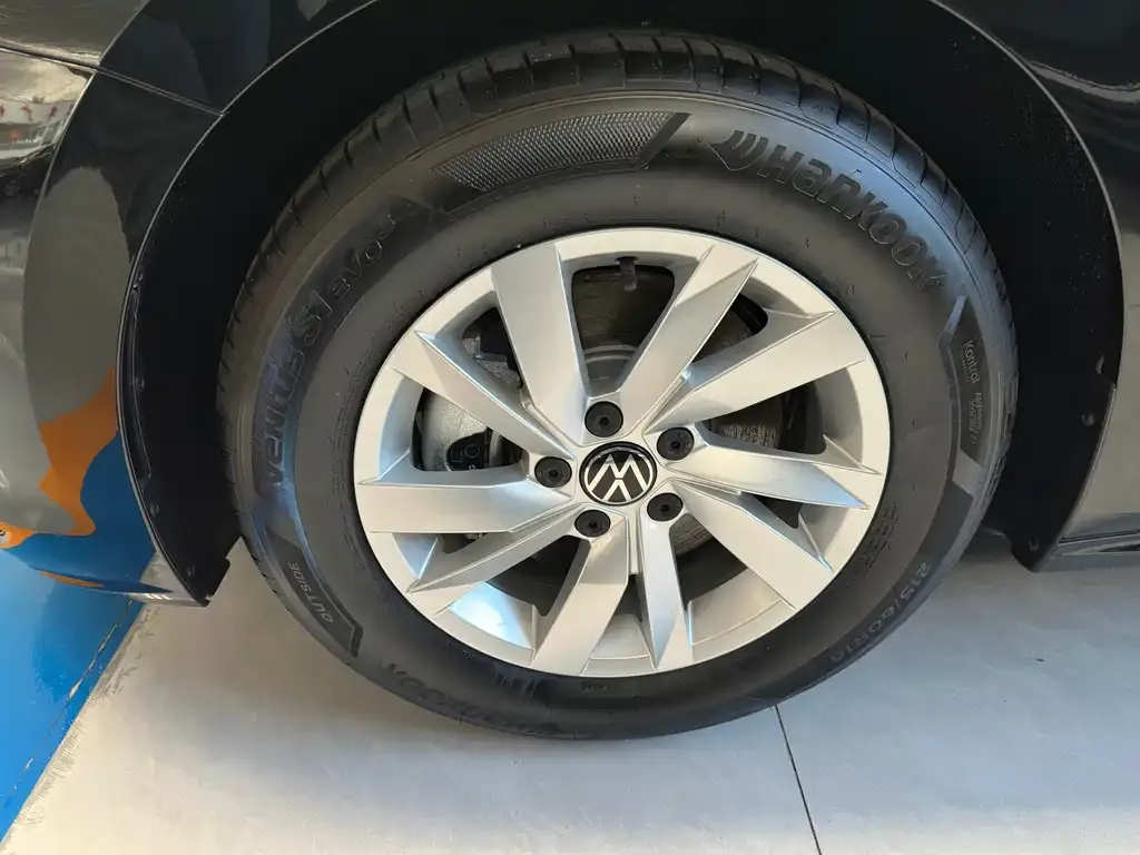 Volkswagen Passat — фото 7