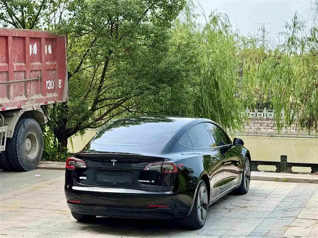 Tesla Model 3 — фото 10