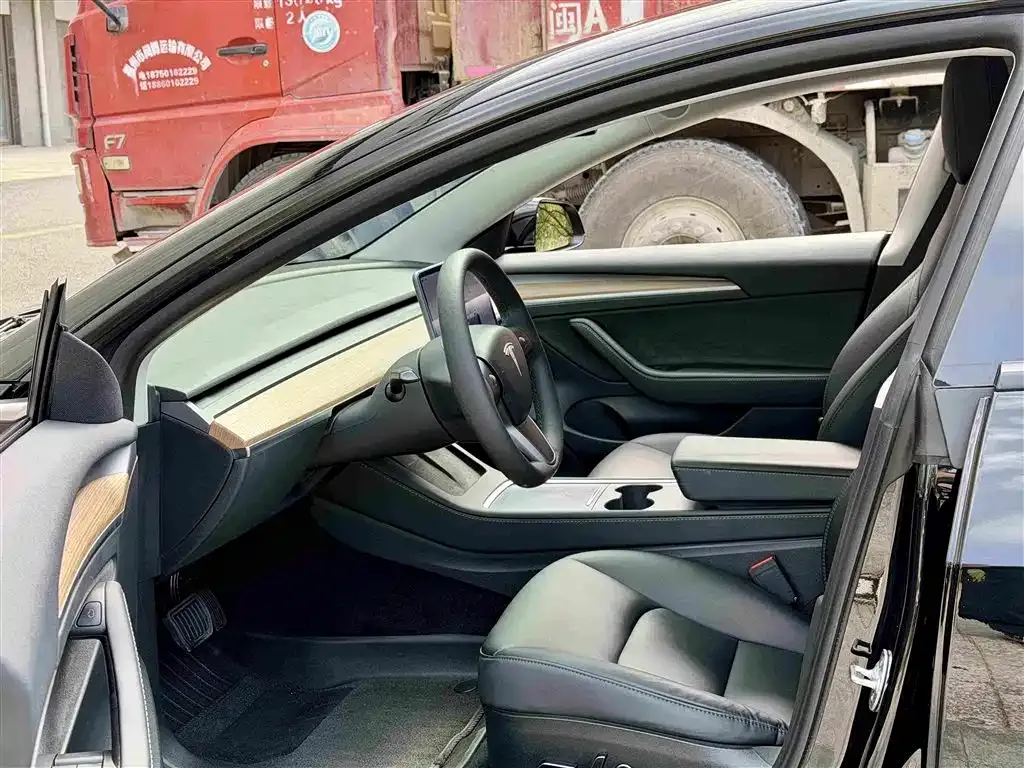 Tesla Model 3 — фото 3