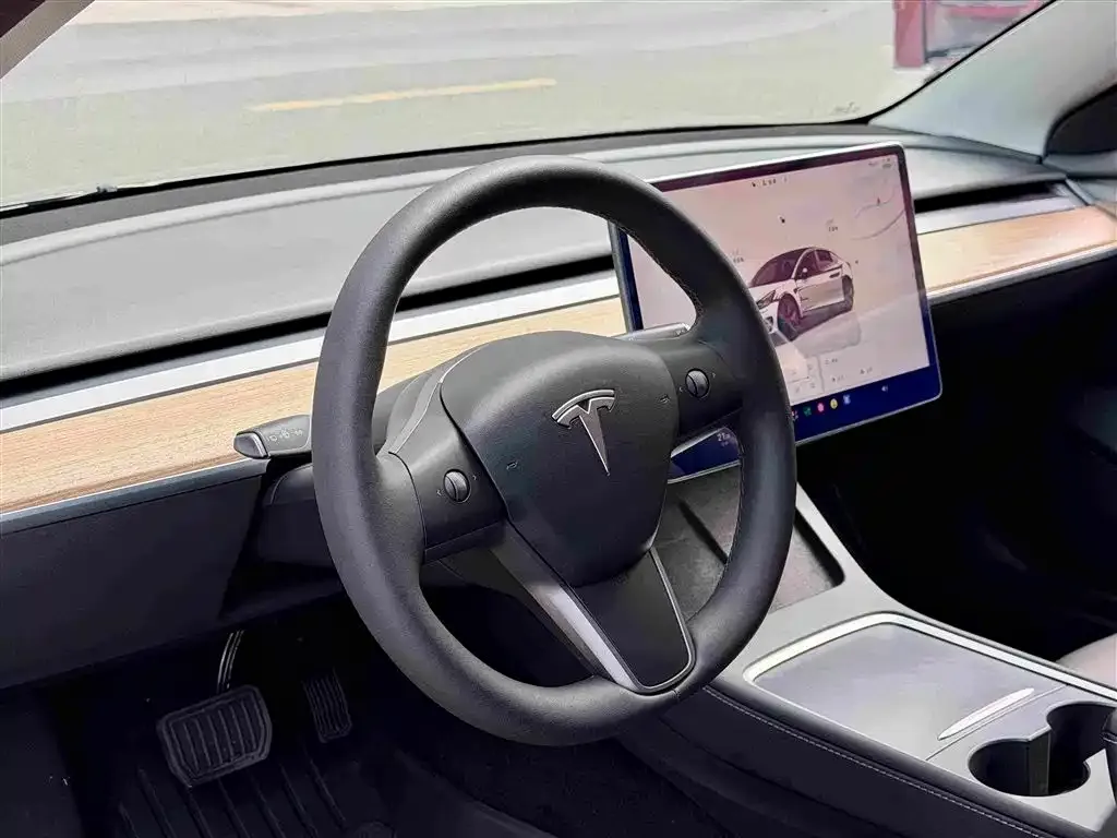 Tesla Model 3 — фото 6