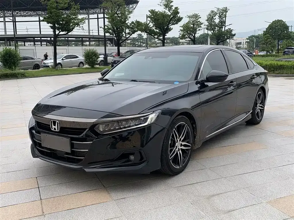 Honda Accord — фото 1