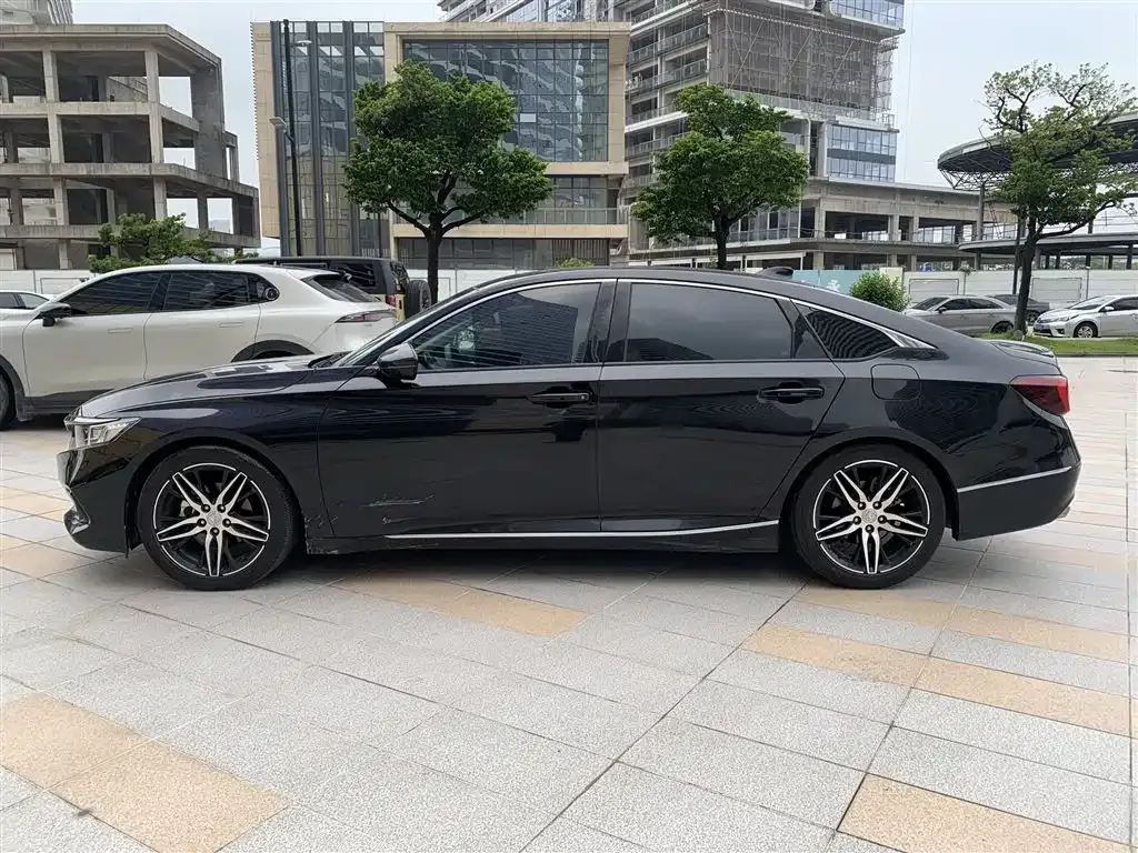 Honda Accord — фото 8