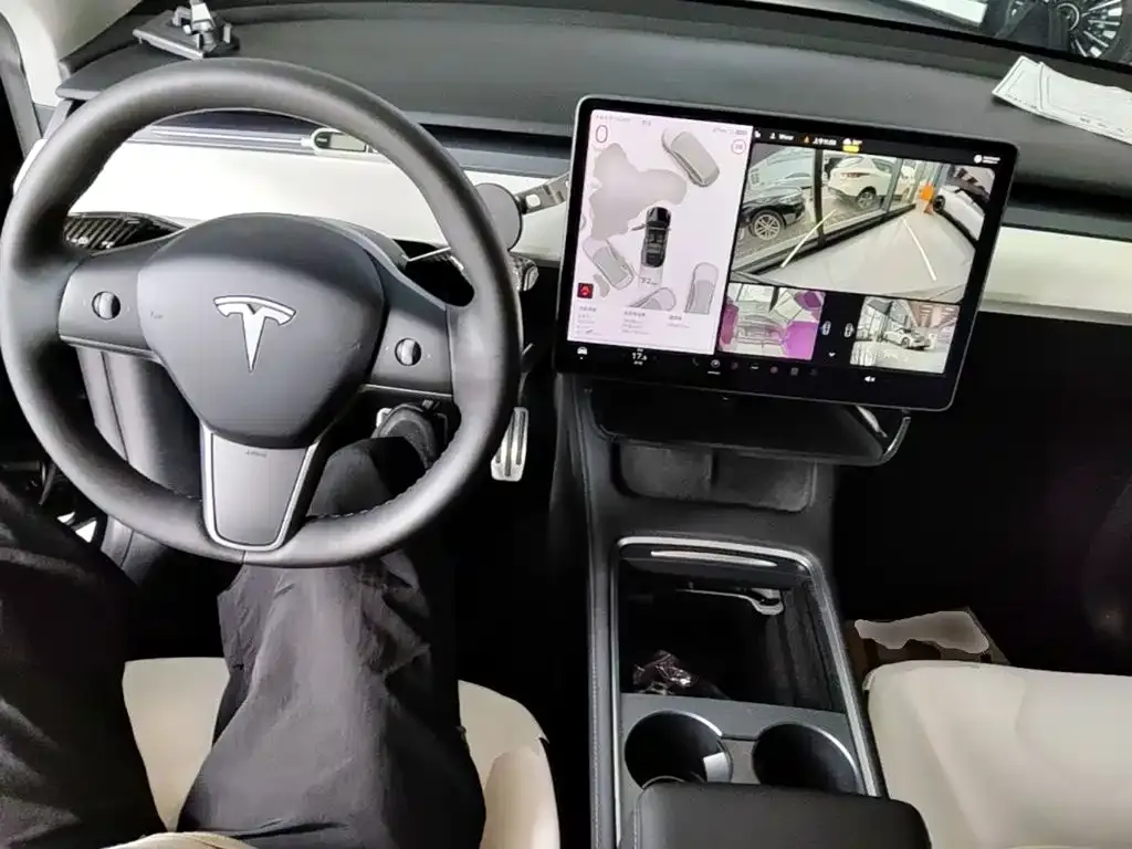 Tesla Model Y — фото 5