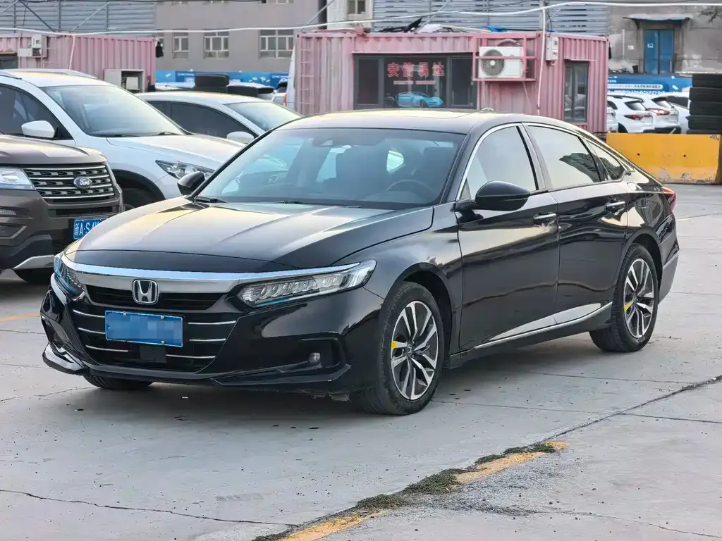 Honda Accord — фото 1