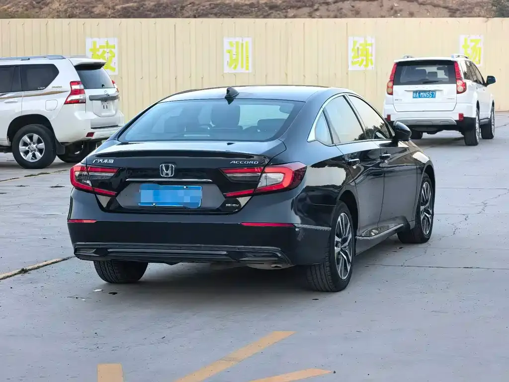 Honda Accord — фото 8