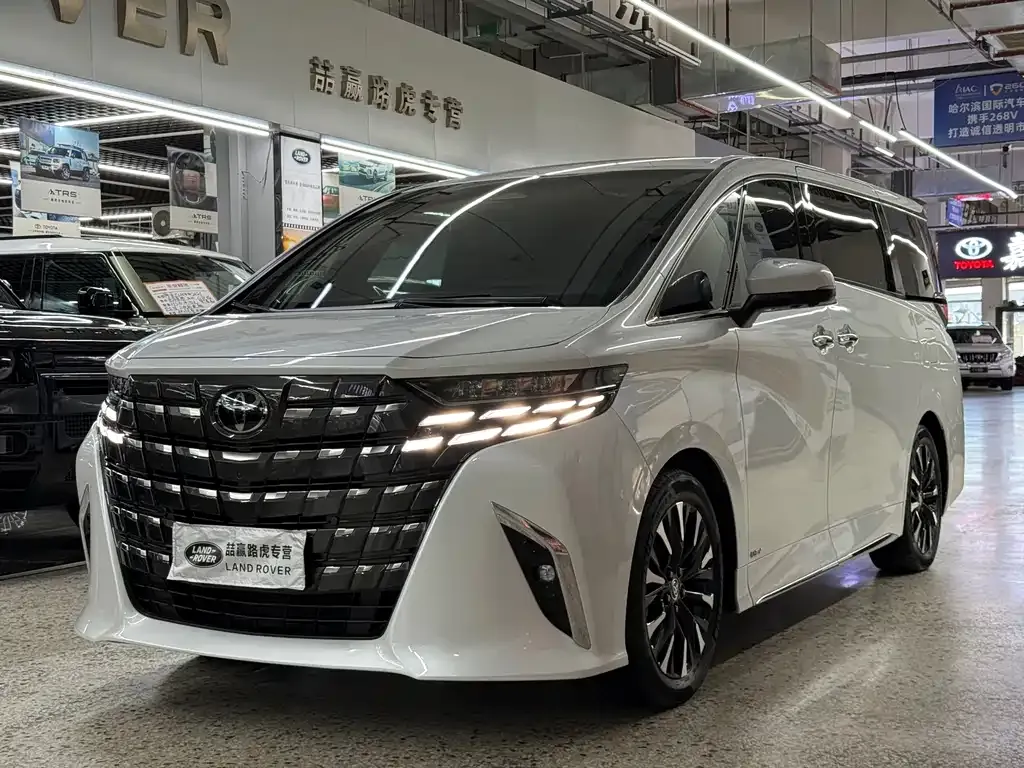 Toyota Alphard — фото 1