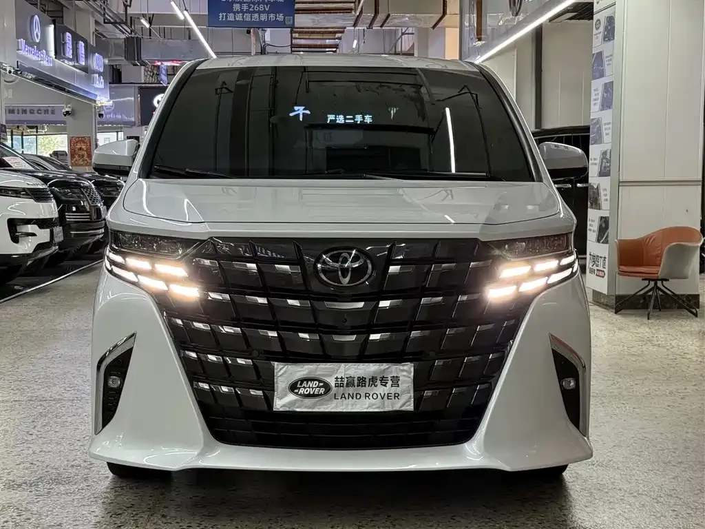 Toyota Alphard — фото 5