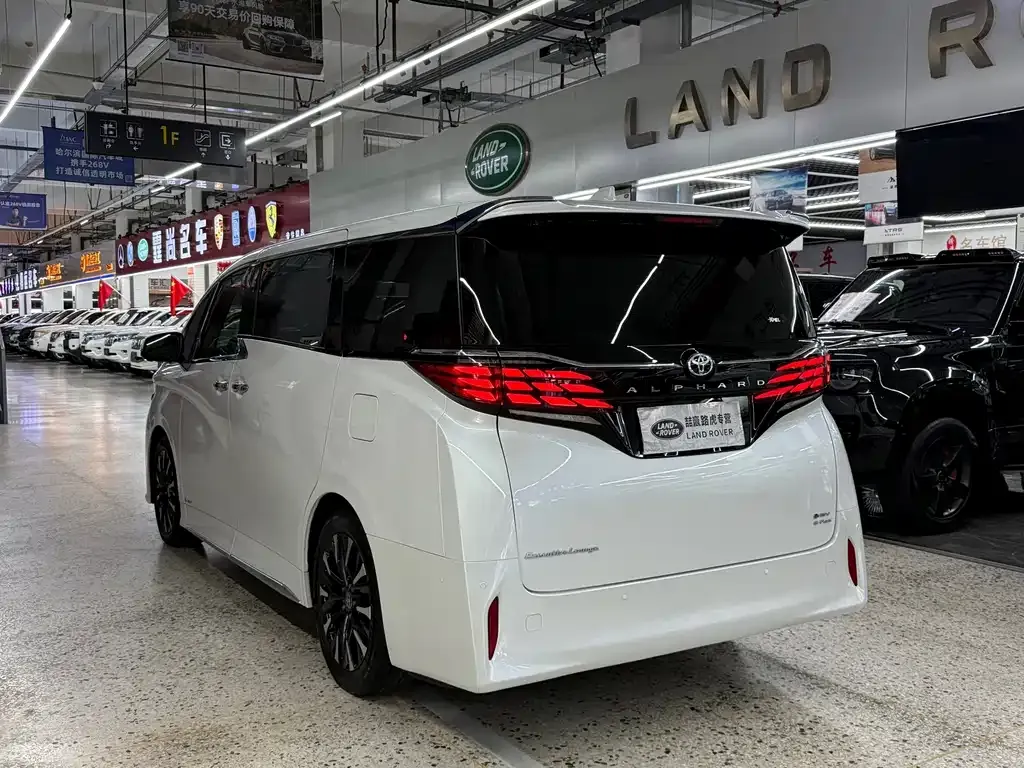 Toyota Alphard — фото 4
