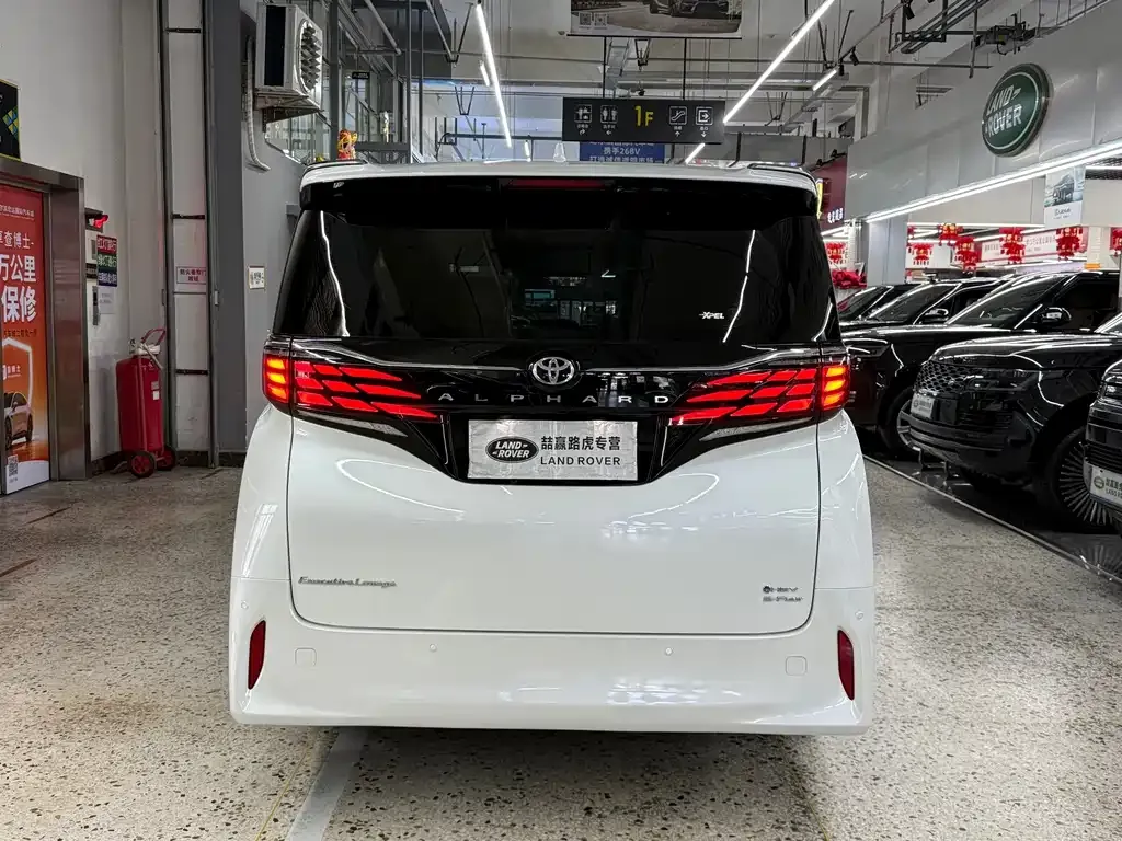 Toyota Alphard — фото 7