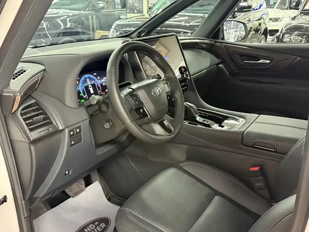 Toyota Alphard — фото 6
