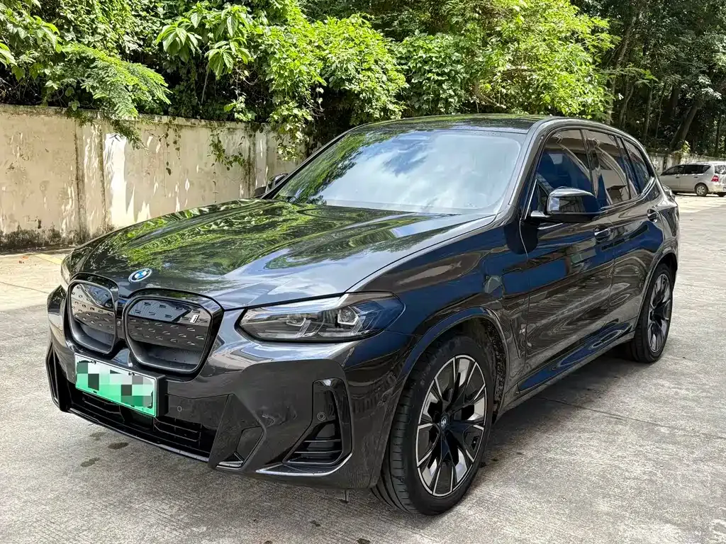 BMW iX3 — фото 1