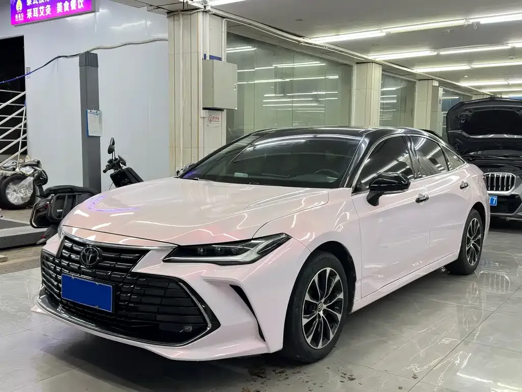 Toyota Avalon — фото 1