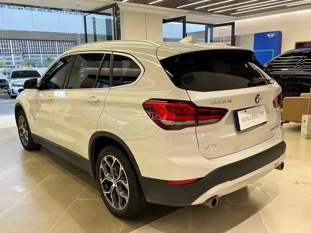 BMW X1 — фото 8