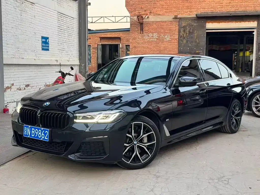 BMW 5 Series — фото 1