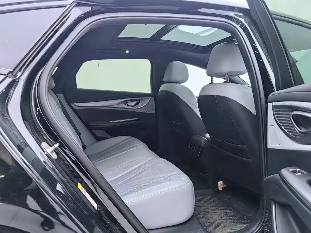 BYD Seal — фото 2