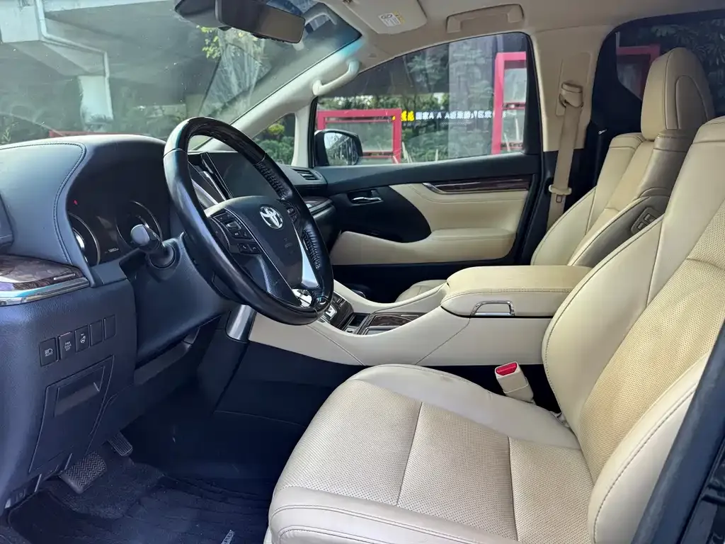 Toyota Alphard — фото 3