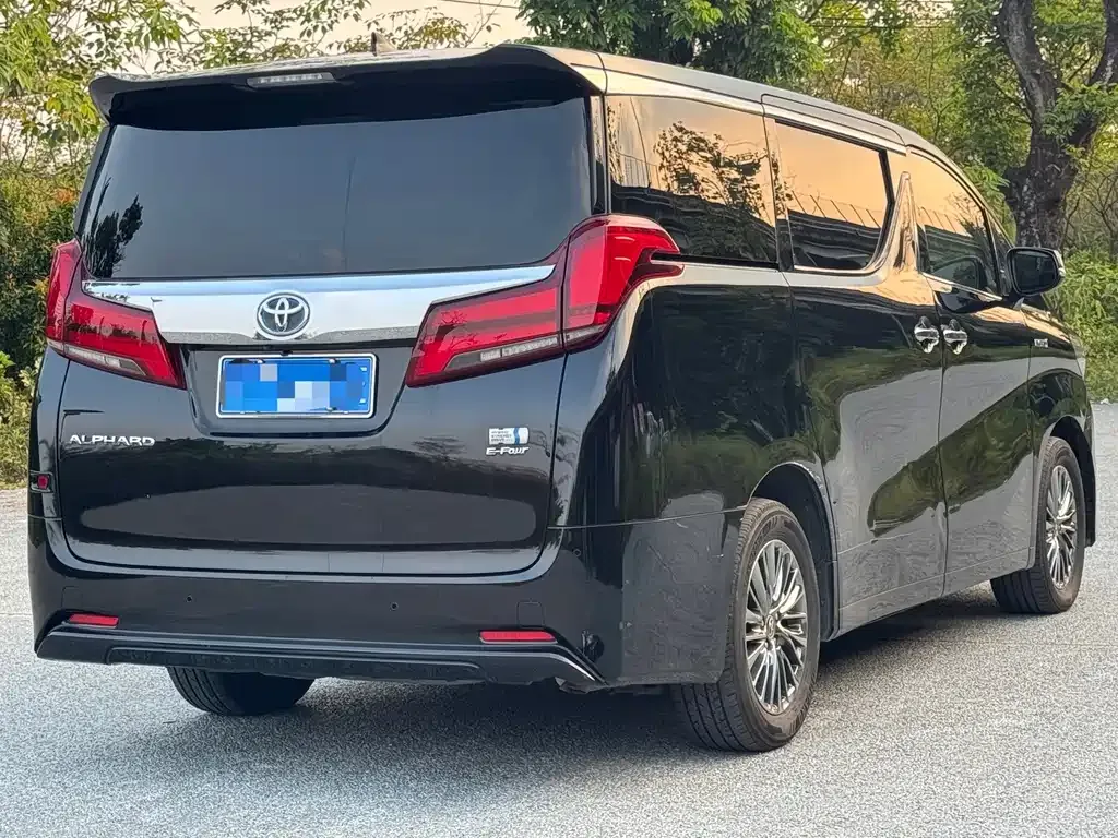 Toyota Alphard — фото 5