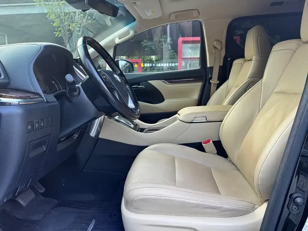 Toyota Alphard — фото 8