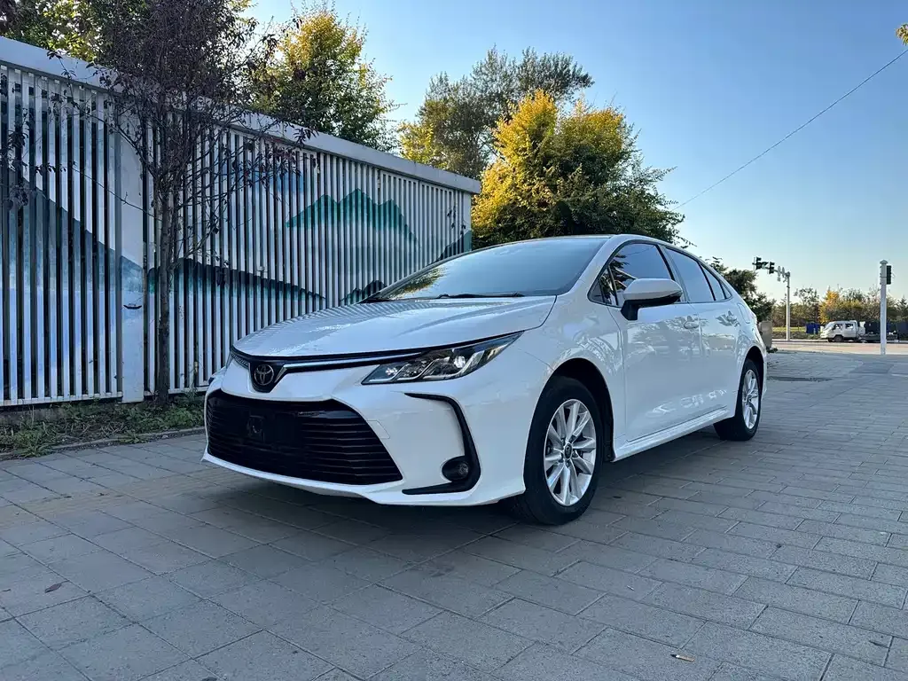 Toyota Corolla — фото 1