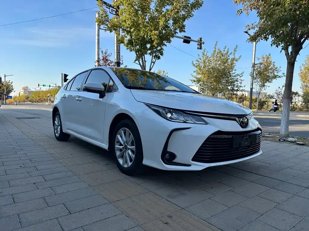 Toyota Corolla — фото 10