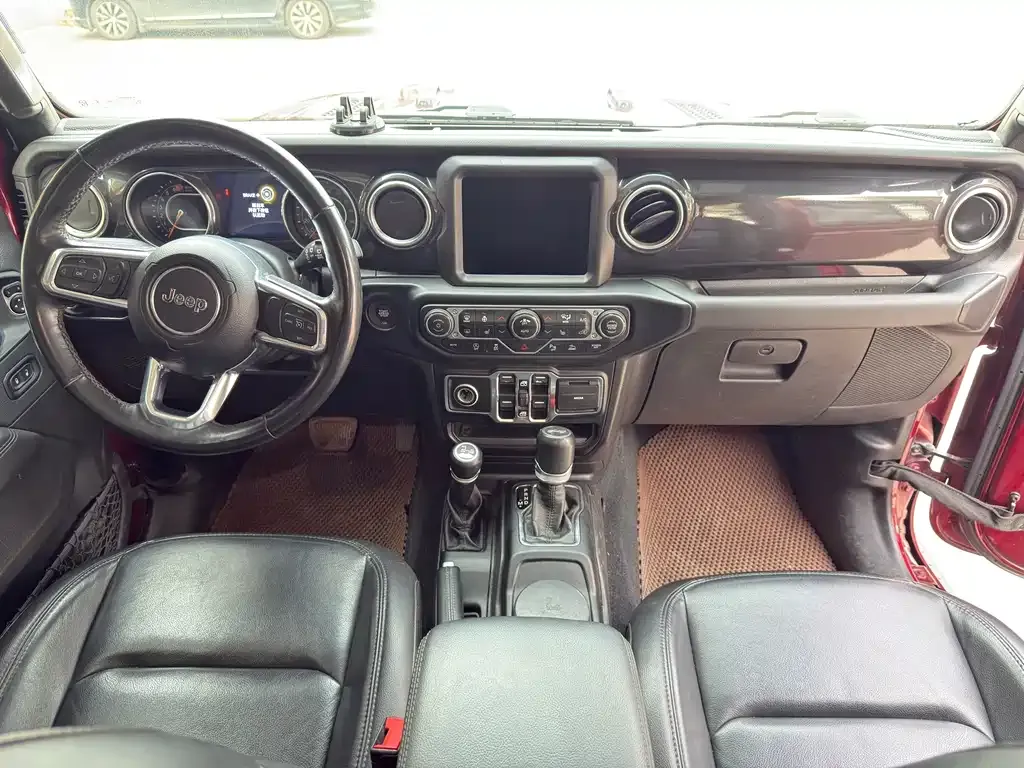 Jeep Wrangler — фото 10