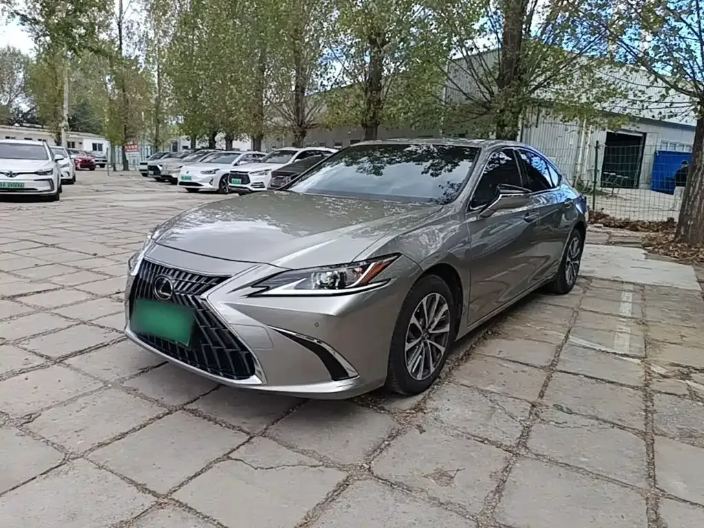 Lexus ES — фото 1