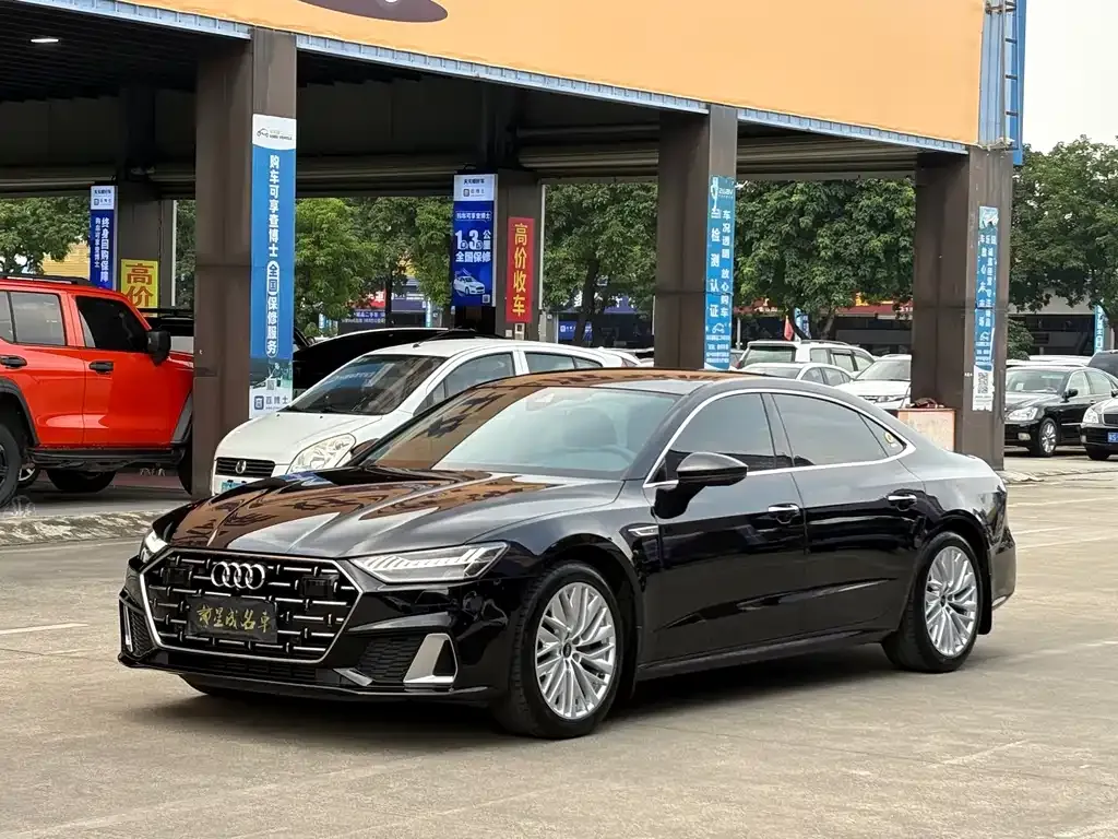 Audi A7L — фото 1