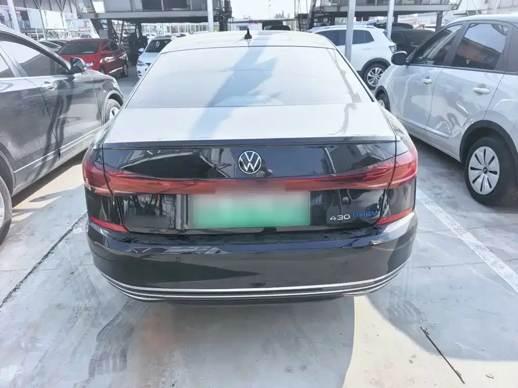 Volkswagen Passat PHEV — фото 7