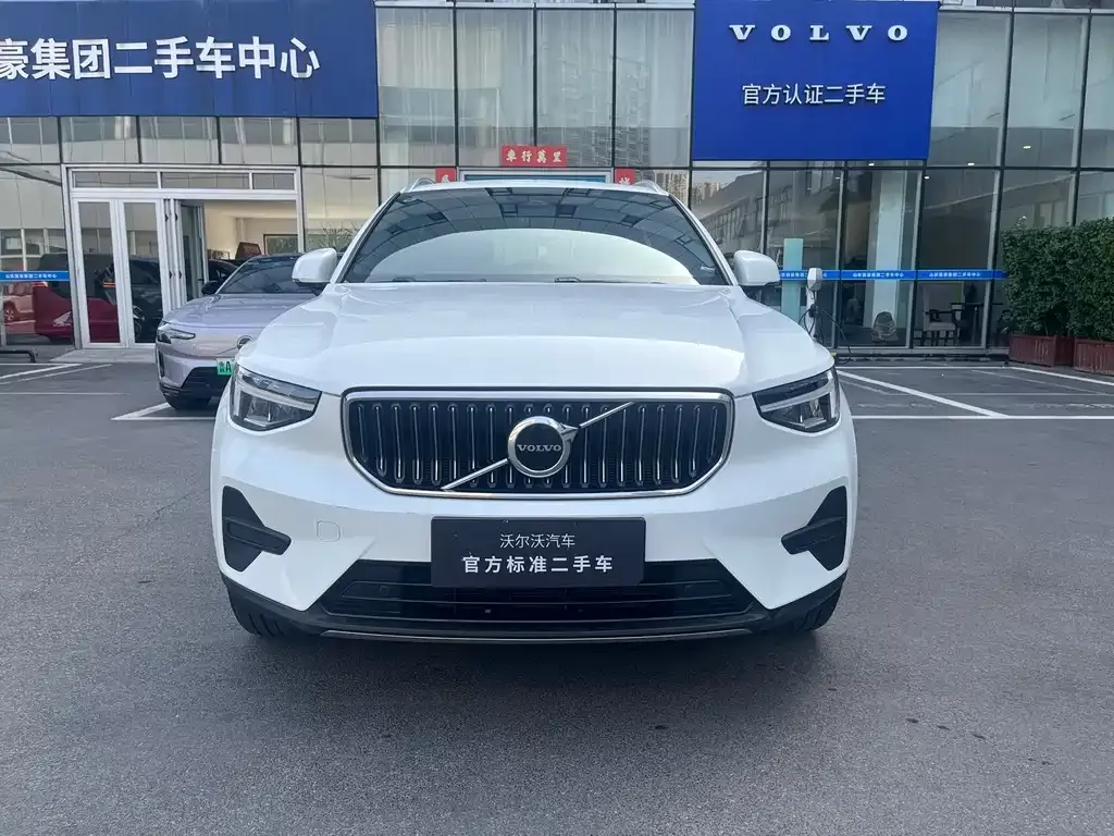Volvo XC40 — фото 3