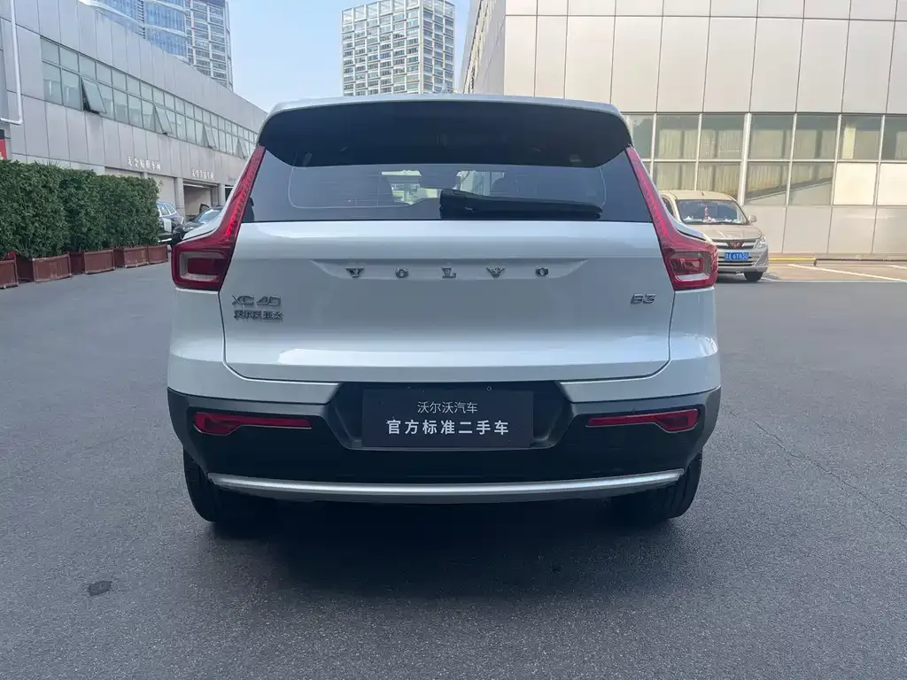 Volvo XC40 — фото 10
