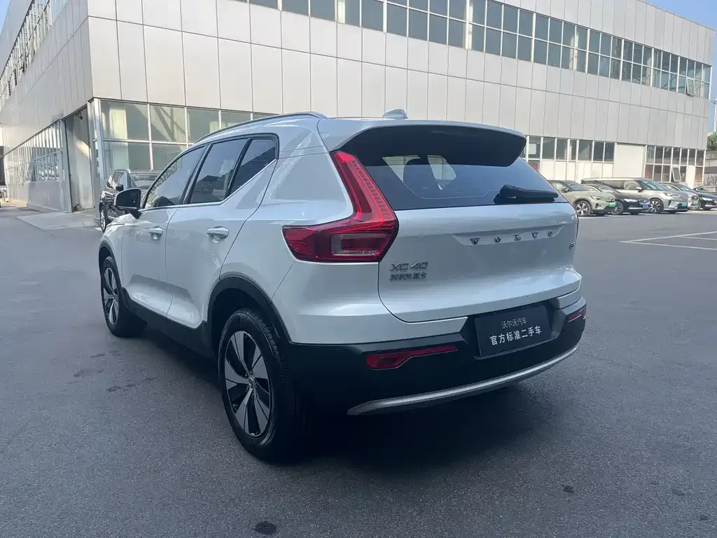Volvo XC40 — фото 7