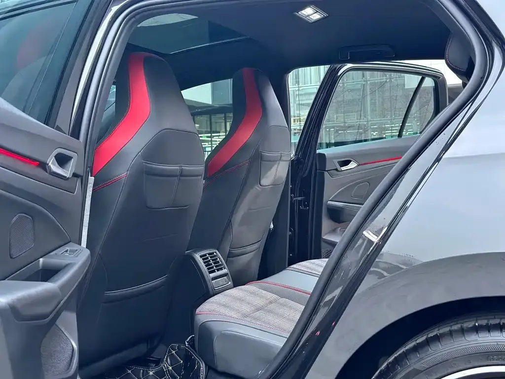 Volkswagen Golf GTI — фото 7