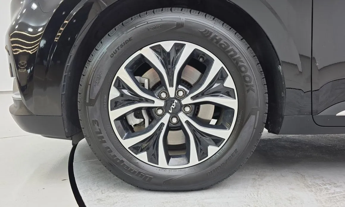 Kia Carnival — фото 10