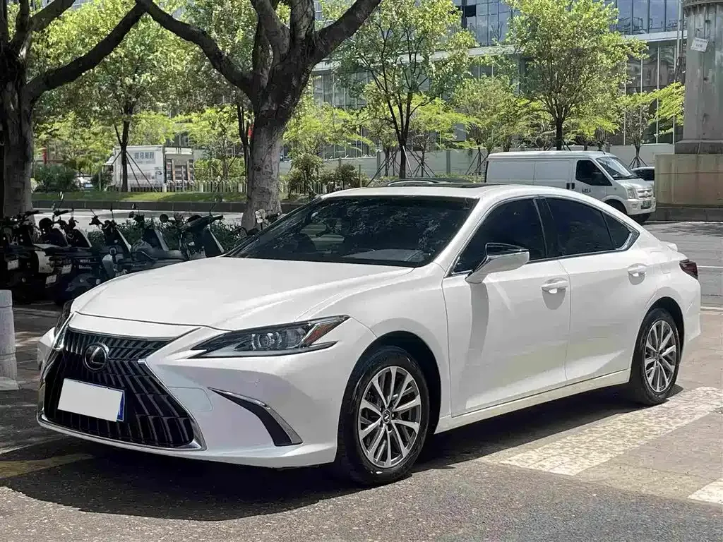 Lexus ES — фото 1
