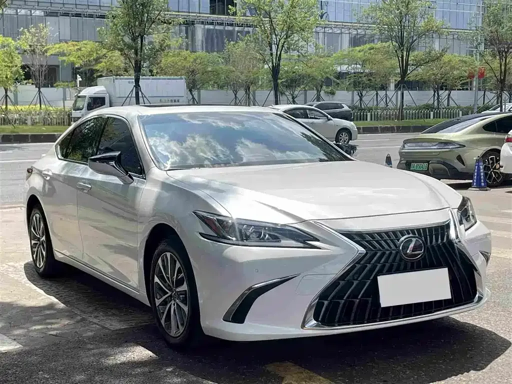 Lexus ES — фото 8