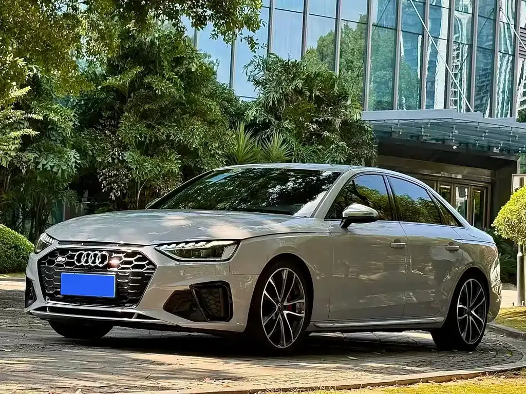 Audi S4 — фото 1